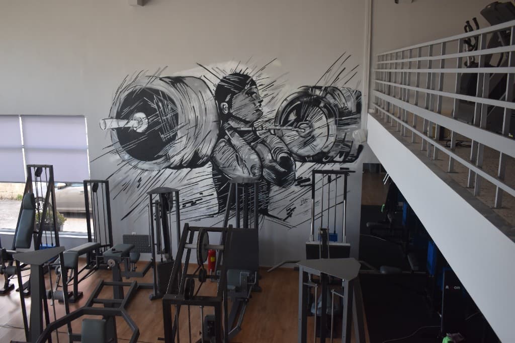 Mural με αθλητή και μηχανήματα δύναμης